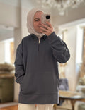 Grau Oversized Hoodie Model 1