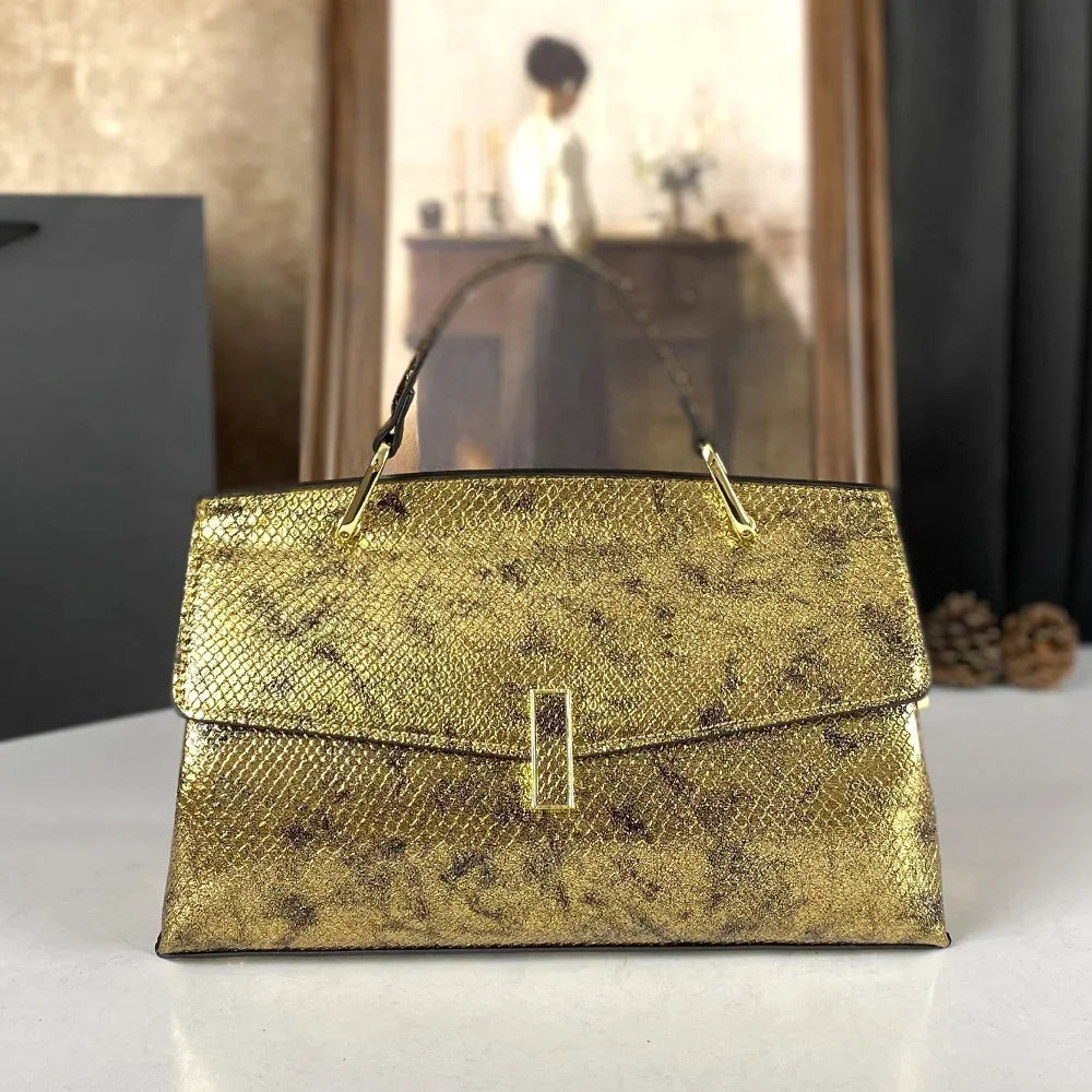 High End Fashion European and American Women's Bag, Large Capacity Hand-Held Crossbody Bag, Temperament Light Luxury Women's Bag