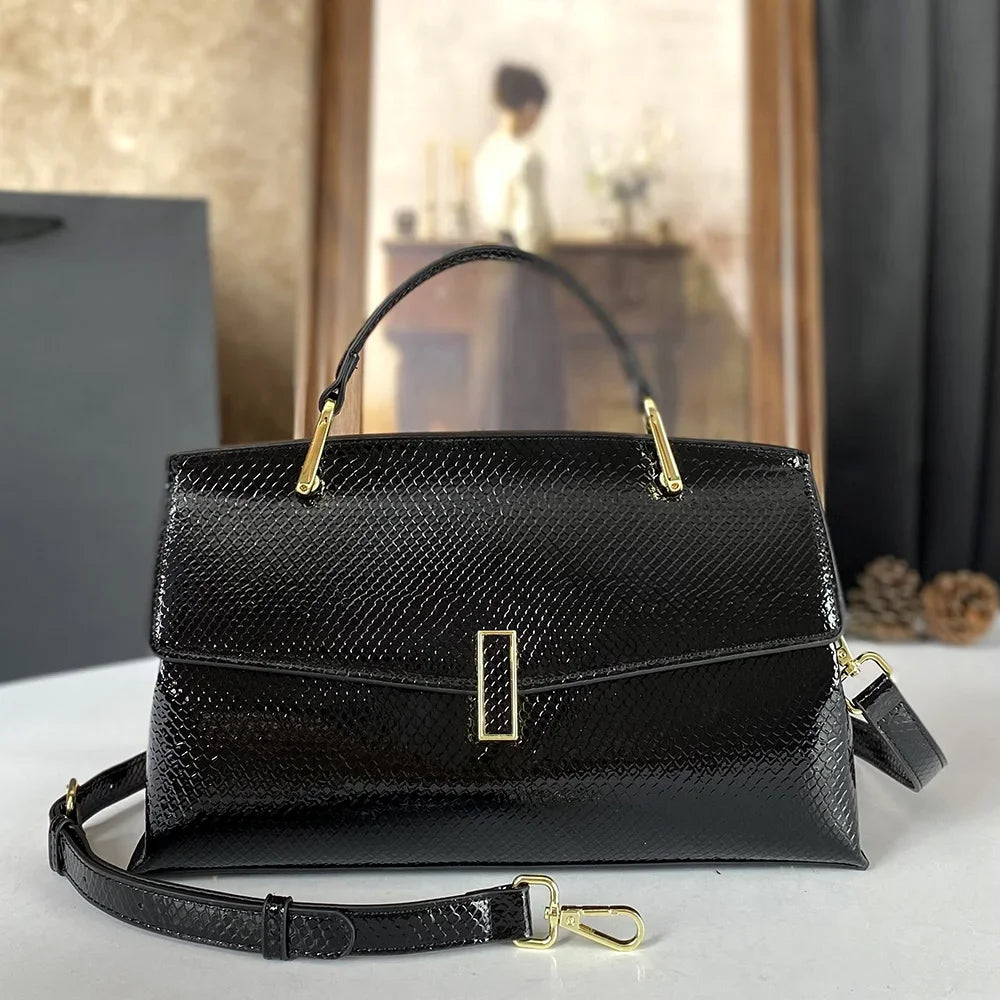 High End Fashion European and American Women's Bag, Large Capacity Hand-Held Crossbody Bag, Temperament Light Luxury Women's Bag